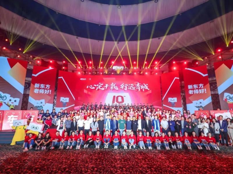 230人团体造型!丽妍学校为新东方呼和浩特校区十周年盛典化妆造型!