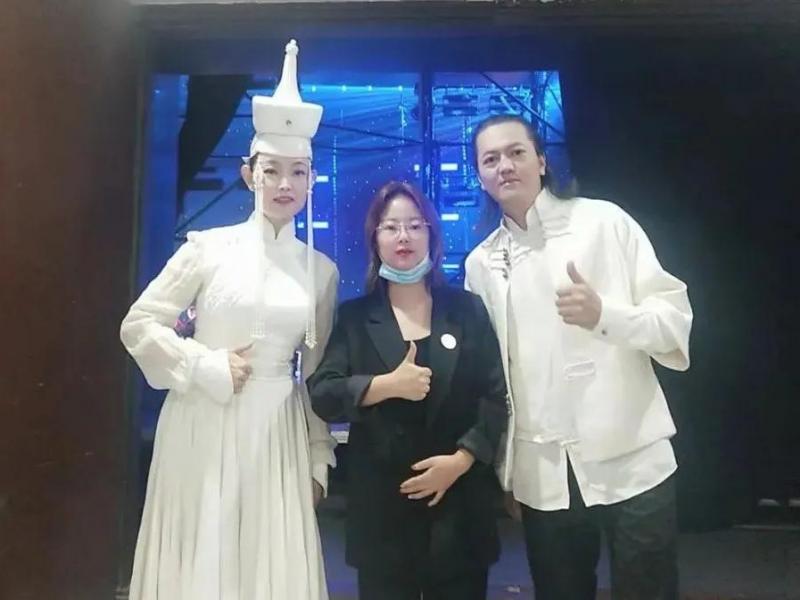 丽妍学校助力《放歌新时代—内蒙古原创歌曲演唱会》化妆造型!